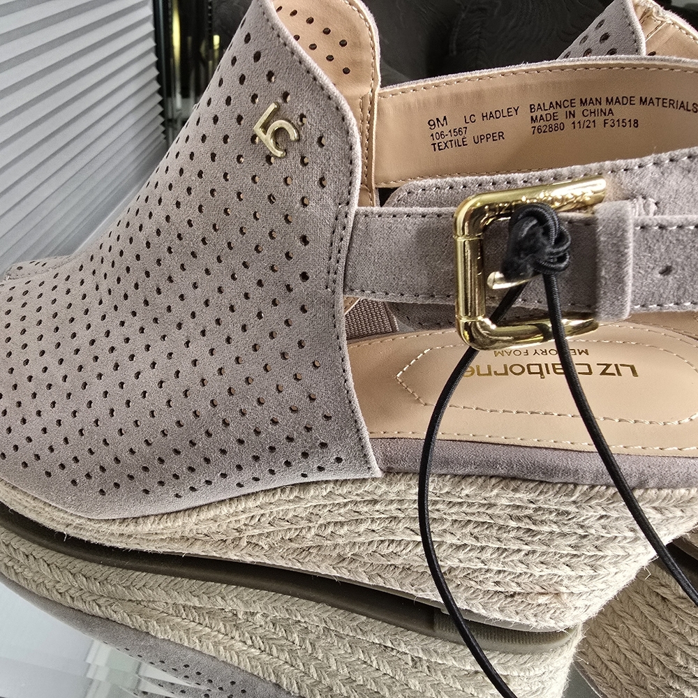Liz Claiborne  NWT Taupe Hadley Koala  Memory Foam Wedge size 9M - Picture 4 of 16